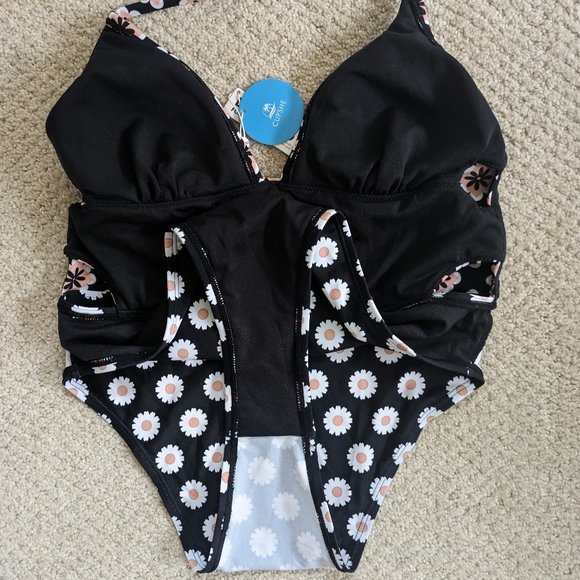 Cupshe Soleil Geo Geometric One Piece Swimsuit - Picture 9 of 9